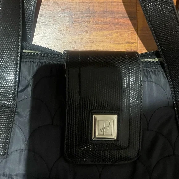 Woman’s DVF black large travel bag - Picture 2 of 7